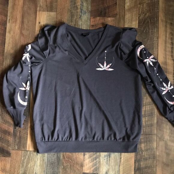 Torrid gray ruffle floral long sleeve sweater Size 1 = 1X Large - Picture 4 of 5